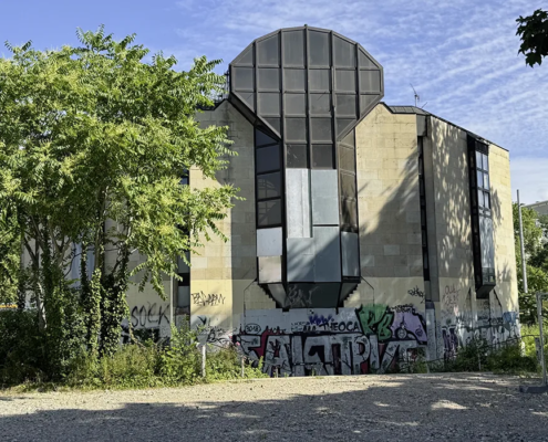 Aussenansicht des alten Gebäudes